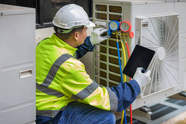 Professional Ac Installation technician working in Harris, IA